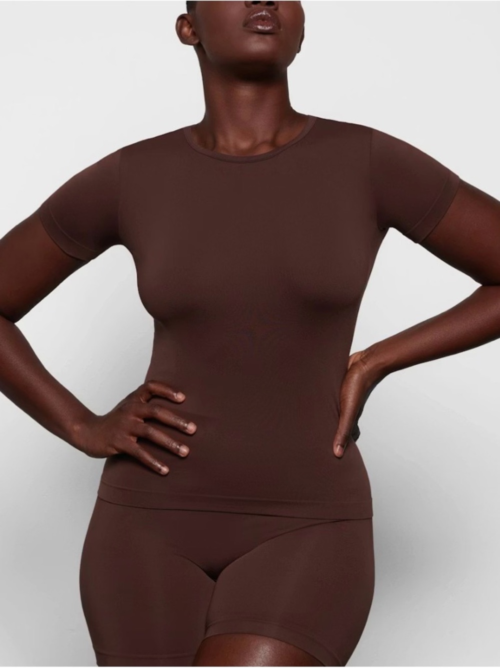 SKIMS Smoothing Tee - Picture 2 of 5